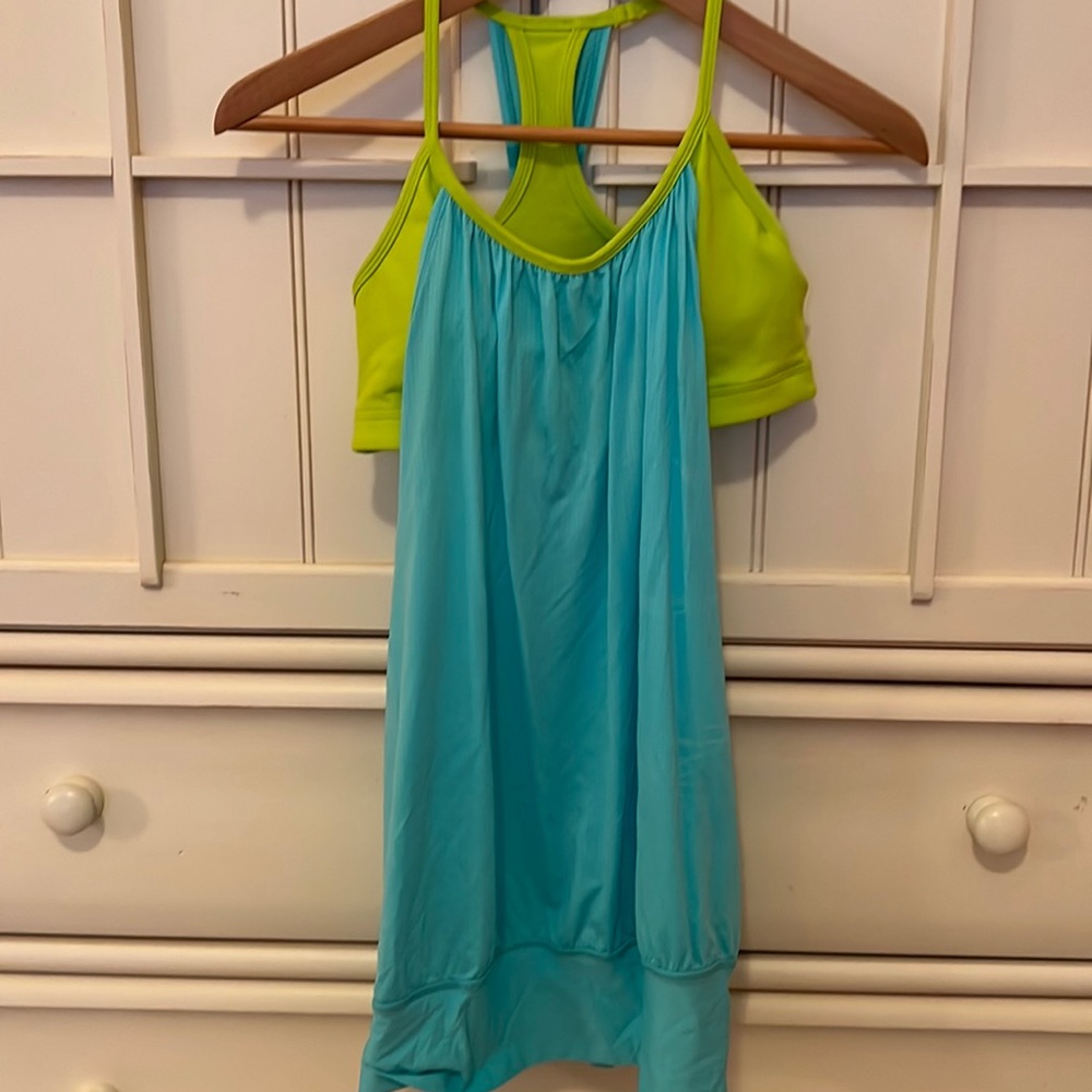 Lululemon No Limits Tank sz 6, Teal & Lime in color